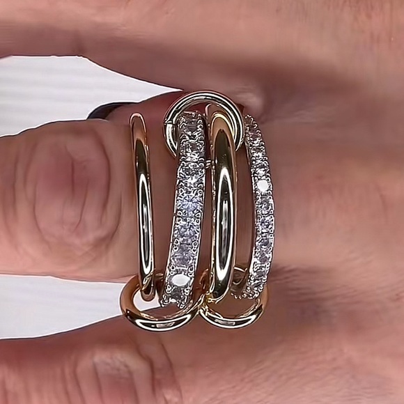 18k Interlocked Stacking Ring - Picture 4 of 14